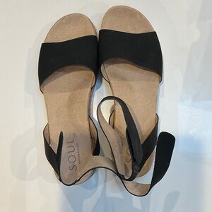 SOUL Naturalizer Black and Tan Women's Sandals